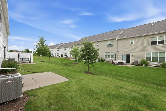 4465 W Slate Creek Drive, Bettendorf, IA 52722