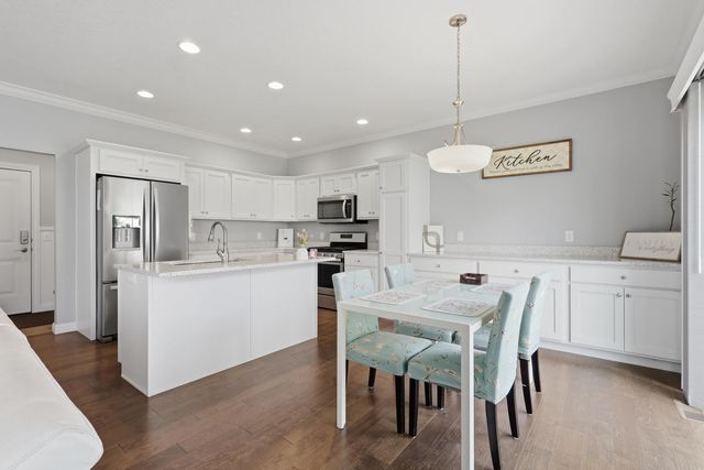 4465 W Slate Creek Drive, Bettendorf, IA 52722