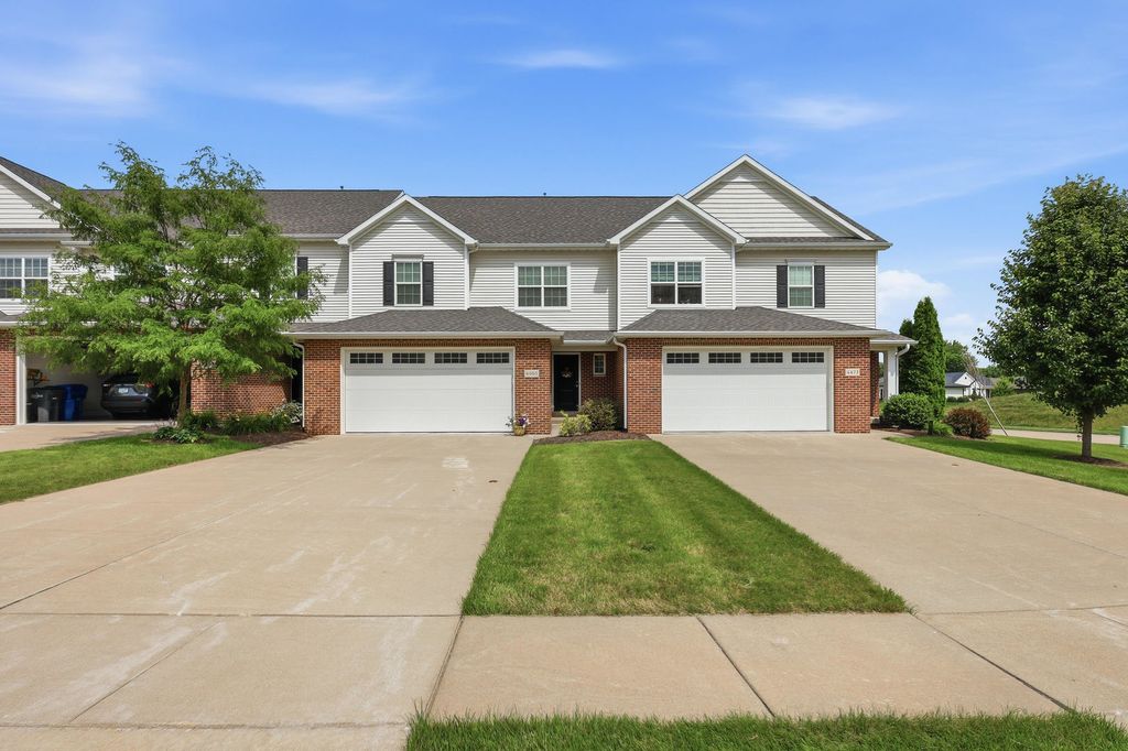 4465 W Slate Creek Drive, Bettendorf, IA 52722
