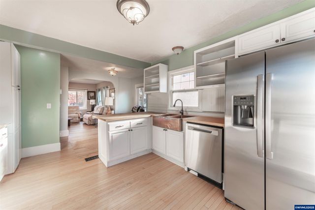 745 16th St NE, Salem, OR 97301