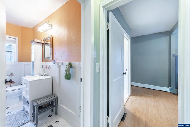 745 16th St NE, Salem, OR 97301