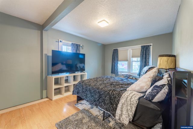 745 16th St NE, Salem, OR 97301