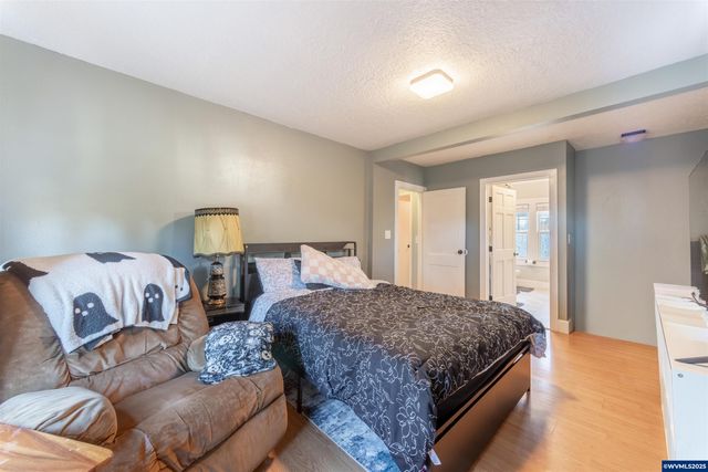 745 16th St NE, Salem, OR 97301