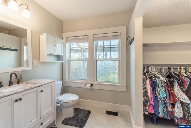 745 16th St NE, Salem, OR 97301