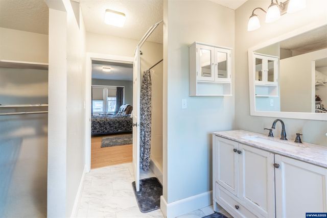 745 16th St NE, Salem, OR 97301