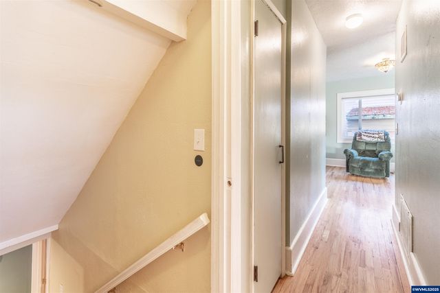 745 16th St NE, Salem, OR 97301