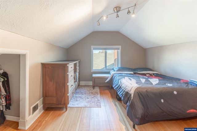 745 16th St NE, Salem, OR 97301