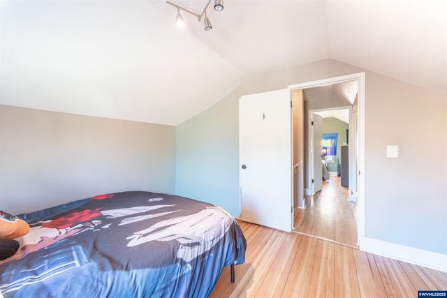 745 16th St NE, Salem, OR 97301