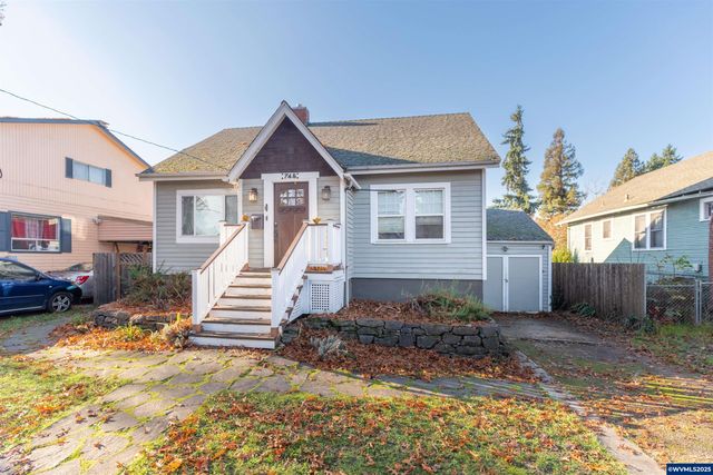 745 16th St NE, Salem, OR 97301