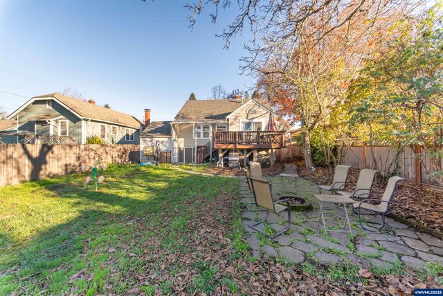 745 16th St NE, Salem, OR 97301