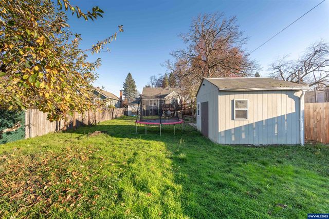 745 16th St NE, Salem, OR 97301