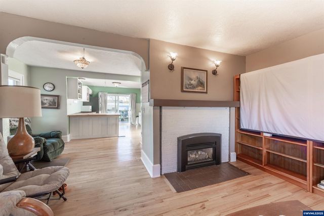 745 16th St NE, Salem, OR 97301