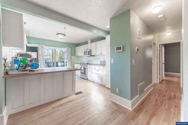 745 16th St NE, Salem, OR 97301