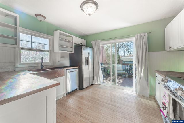 745 16th St NE, Salem, OR 97301