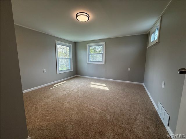 18 Bradford Court, West Seneca, NY 14224