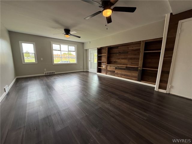 18 Bradford Court, West Seneca, NY 14224