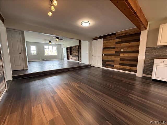18 Bradford Court, West Seneca, NY 14224