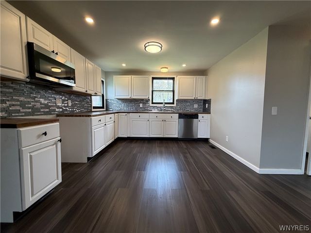 18 Bradford Court, West Seneca, NY 14224