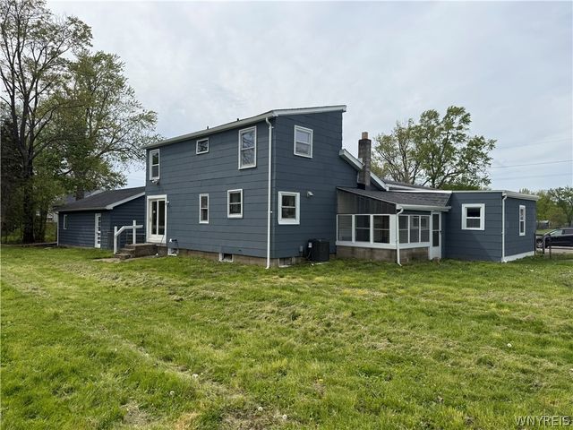 18 Bradford Court, West Seneca, NY 14224