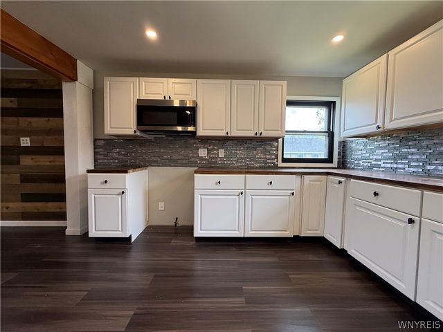 18 Bradford Court, West Seneca, NY 14224