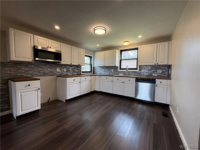 18 Bradford Court, West Seneca, NY 14224