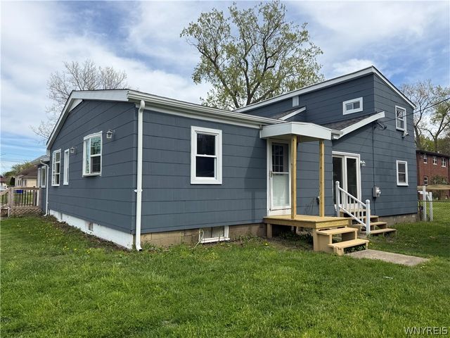 18 Bradford Court, West Seneca, NY 14224