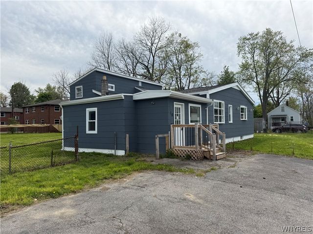 18 Bradford Court, West Seneca, NY 14224