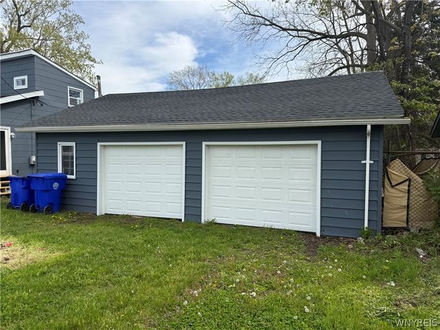 18 Bradford Court, West Seneca, NY 14224