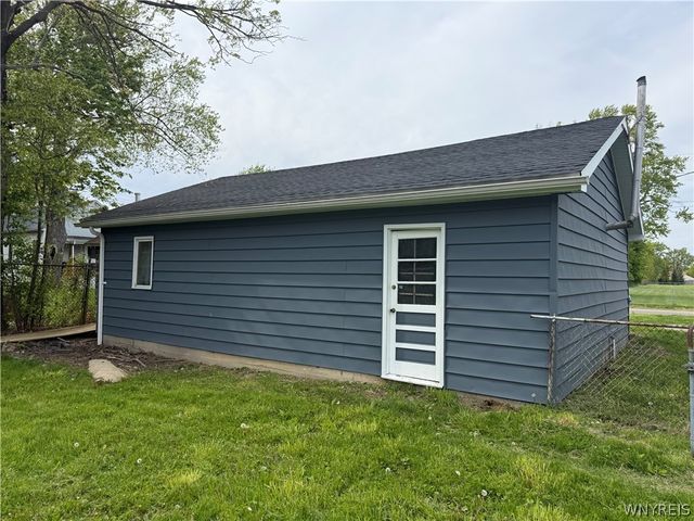 18 Bradford Court, West Seneca, NY 14224