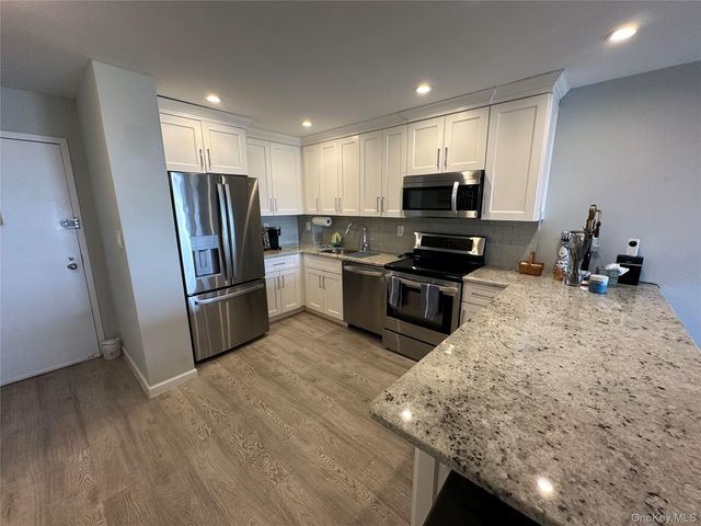 360 Shore Road 8H, Long Beach, NY 11561