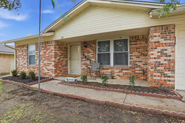 1813 Arkansas Street, Gainesville, TX 76240