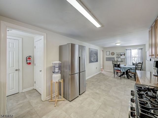 125 Hillcrest Dr, Milford Boro, NJ 08848