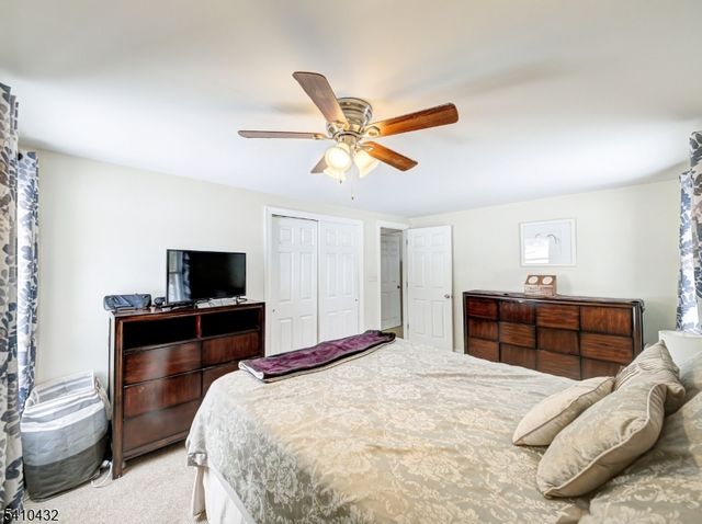 125 Hillcrest Dr, Milford Boro, NJ 08848