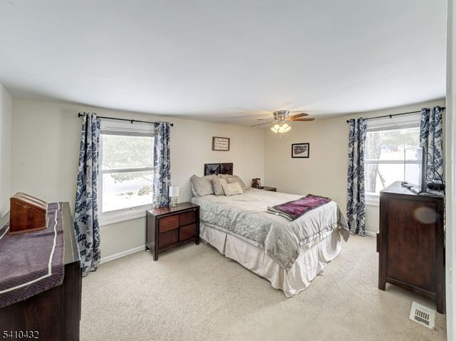 125 Hillcrest Dr, Milford Boro, NJ 08848