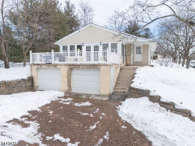 125 Hillcrest Dr, Milford Boro, NJ 08848