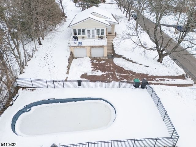 125 Hillcrest Dr, Milford Boro, NJ 08848