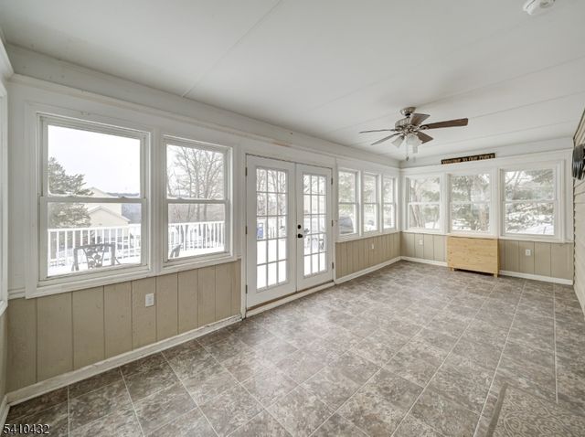 125 Hillcrest Dr, Milford Boro, NJ 08848