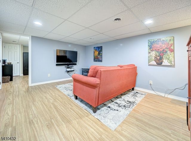 125 Hillcrest Dr, Milford Boro, NJ 08848