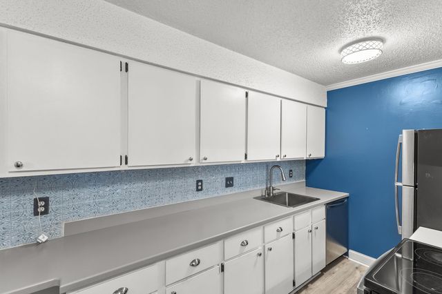 4521 Cedar Lake Road S, Saint Louis Park, MN 55416