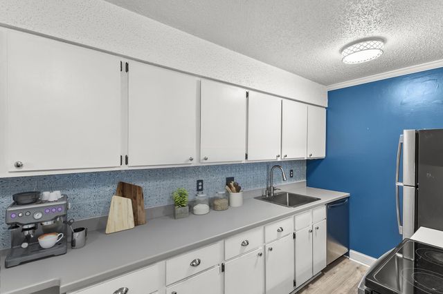 4521 Cedar Lake Road S, Saint Louis Park, MN 55416