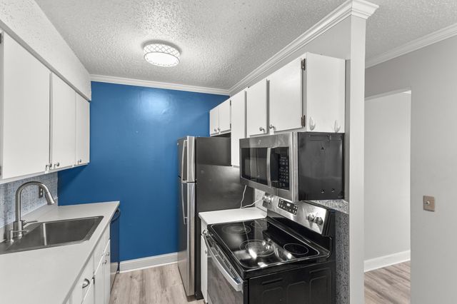 4521 Cedar Lake Road S, Saint Louis Park, MN 55416