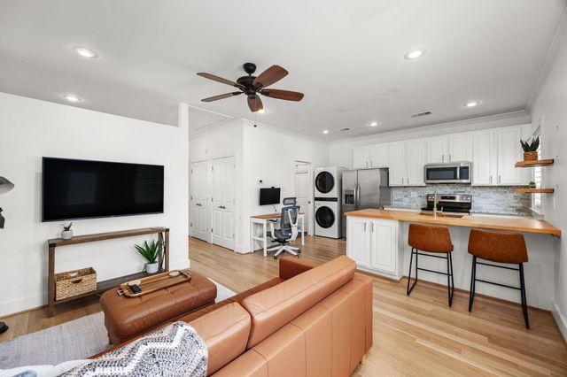 945 Dorothy Street, Houston, TX 77008