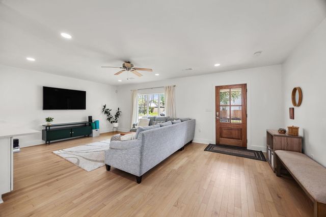 945 Dorothy Street, Houston, TX 77008