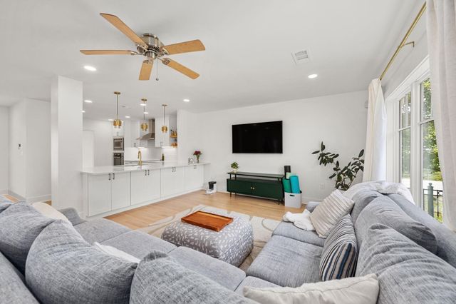 945 Dorothy Street, Houston, TX 77008