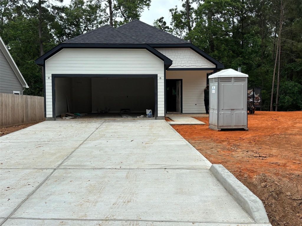 114 Indian Creek Street, Willis, TX 77378