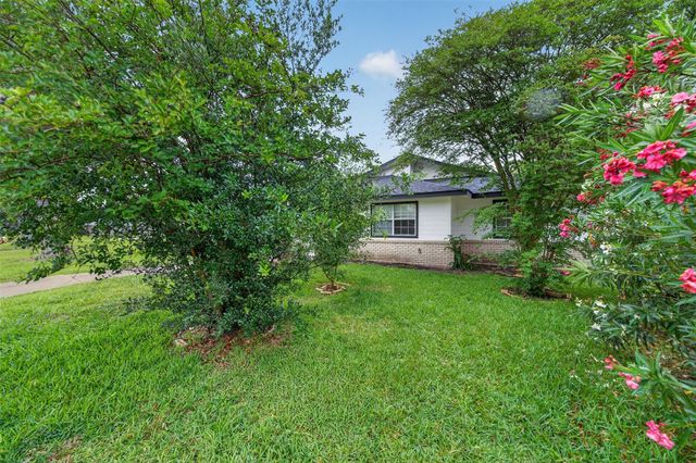 907 S 3rd Street, La Porte, TX 77571