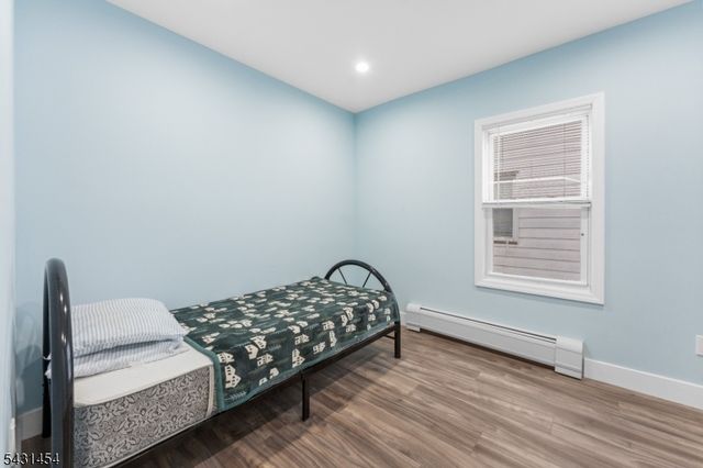 147 Clinton Ave, Clifton City, NJ 07011
