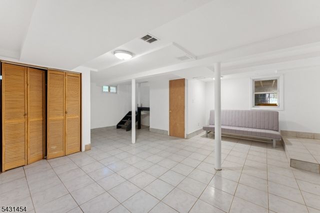 147 Clinton Ave, Clifton City, NJ 07011