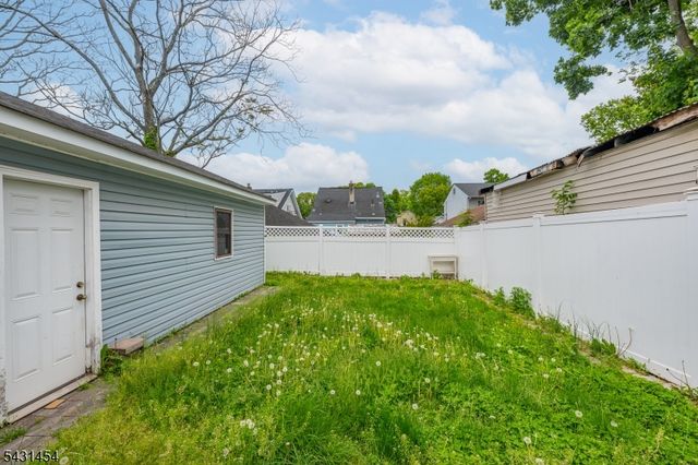 147 Clinton Ave, Clifton City, NJ 07011