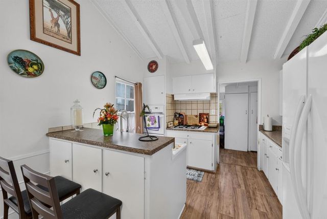 727 E 2nd Ave, Escondido, CA 92025